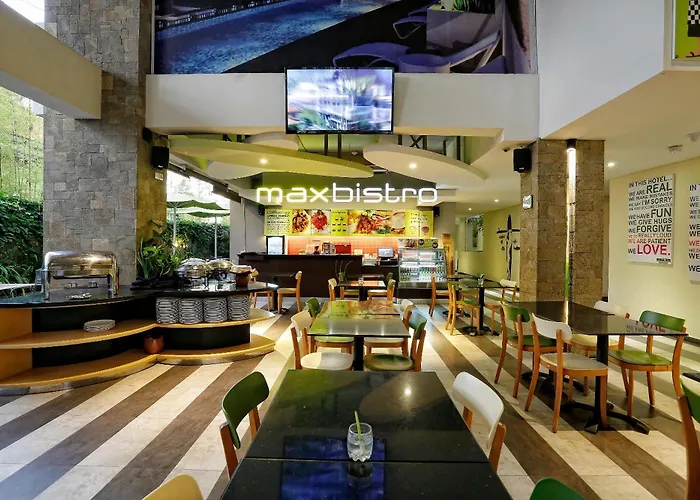 Отель Maxonehotels At Bukit 3*