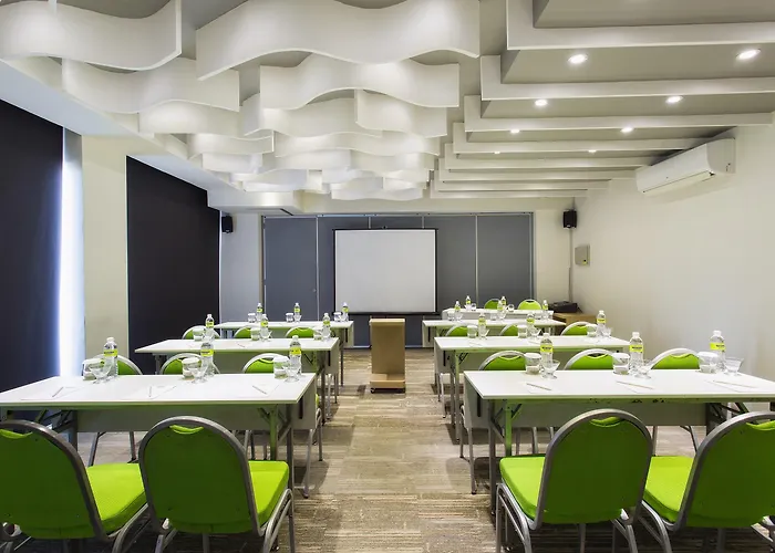Maxonehotels At Bukit Отель Джимбаран