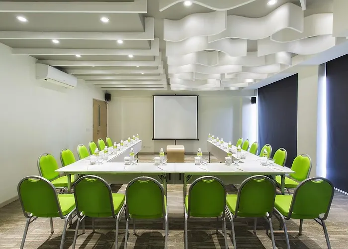 Отель Maxonehotels At Bukit Джимбаран